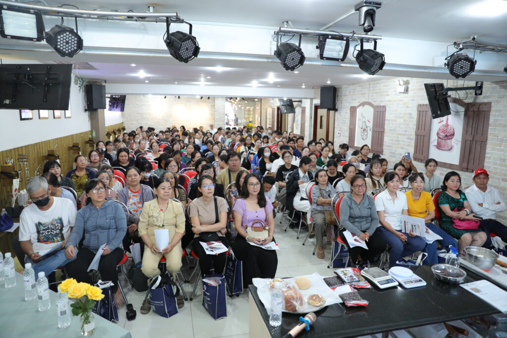 CHUỖI HỘI THẢO NGÀNH BÁNH VÀ PHA CHẾ CHỦ ĐỀ "NGHE ĐẬU ĐỎ NÓI" TẠI HỒ CHÍ MINH & HÀ NỘI